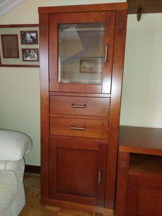 Mueble de salón con vitrinas de madera