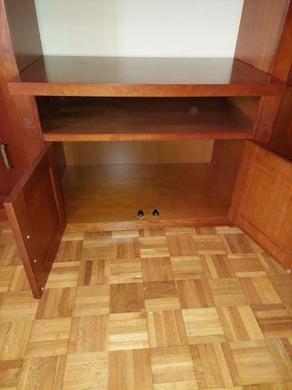 Mueble de salón con vitrinas de madera