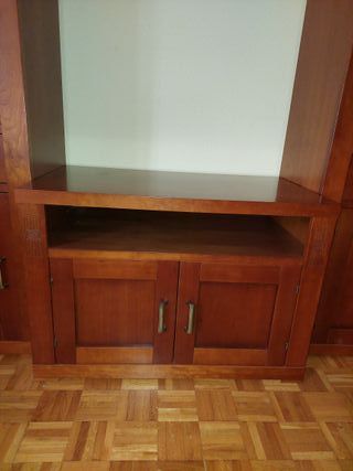 Mueble de salón con vitrinas de madera