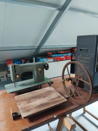 Máquina de coser Wertheim antigua