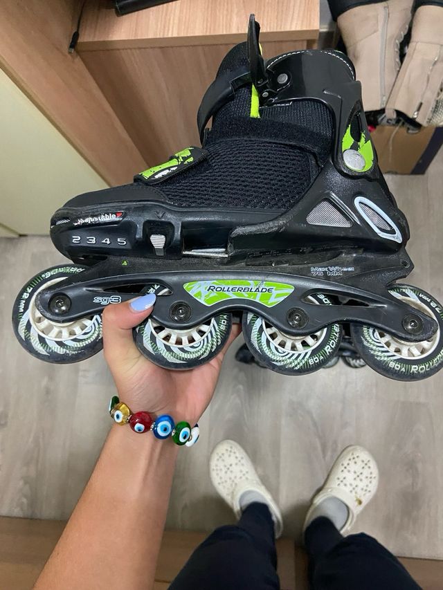 Patines en línea negros y verdes viene con mochila