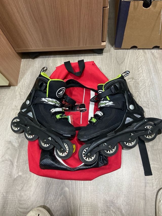 Patines en línea negros y verdes viene con mochila