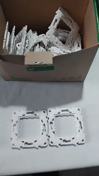 Marco de plástico Schneider Unica NU7002P x20