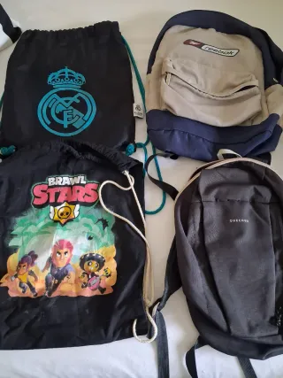 Mochilas y zapatillero.