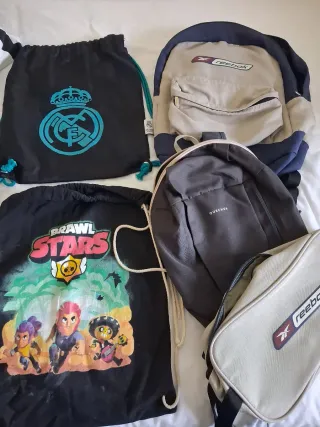 Mochilas y zapatillero.