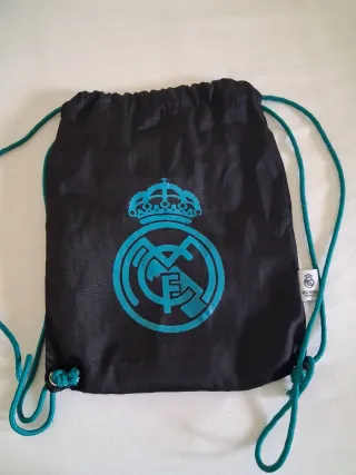 Mochilas y zapatillero.