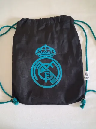 Mochilas y zapatillero.