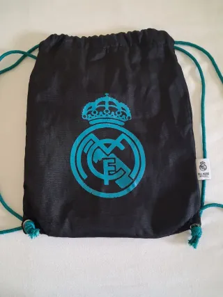 Mochilas y zapatillero.