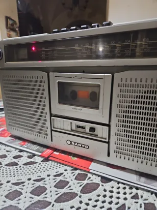 Radio Cassette Sanyo Plata