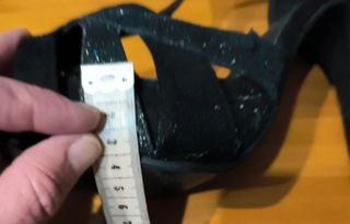 Sandalias de tacón negras y con zonas de brillos