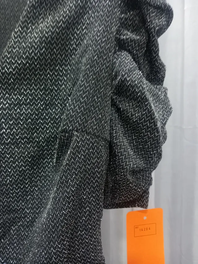 Top plateado brillante manga abullonada