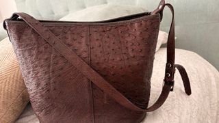 Bolso piel avestruz marrón
