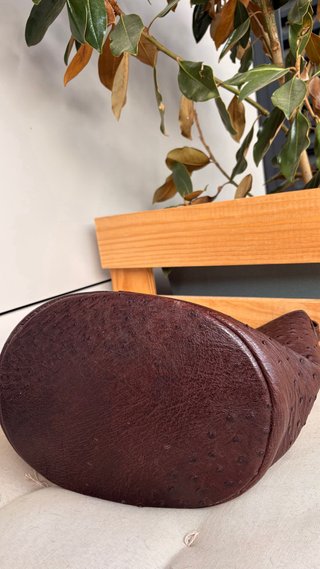 Bolso piel avestruz marrón