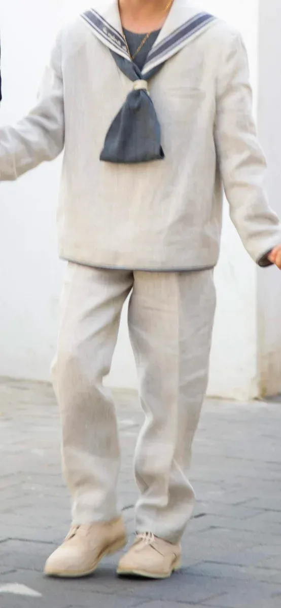 Traje comunión niño beige y gris, como nuevo