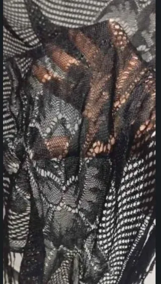 Mantón de encaje negro floral