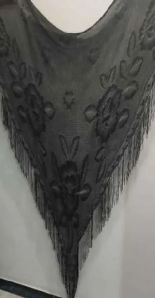 Mantón de encaje negro floral