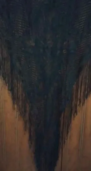 Mantón de encaje negro floral