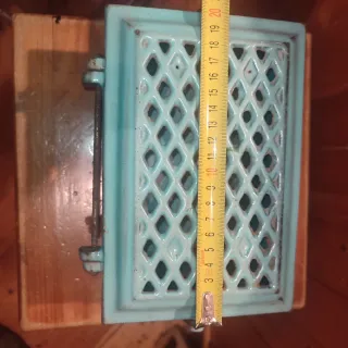 Brasero antiguo de hierro esmaltado portátil