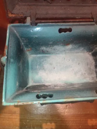 Brasero antiguo de hierro esmaltado portátil