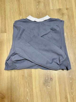 Sudadera Bershka cuello blanco Talla XS