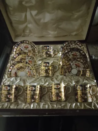 Juego de Tazas de Porcelana Dorada