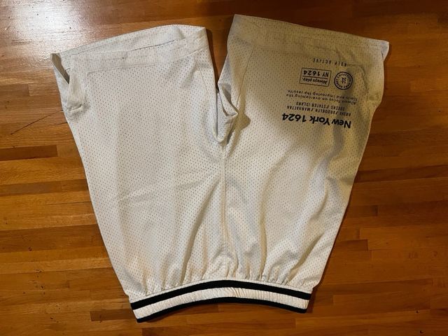 Pantalones cortos blancos de malla para hombre