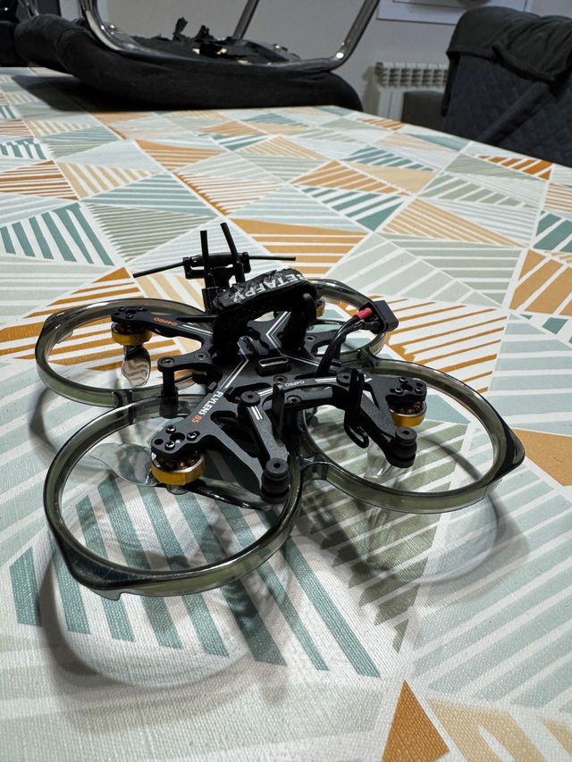 Dron FPV Flywoo flylens85
