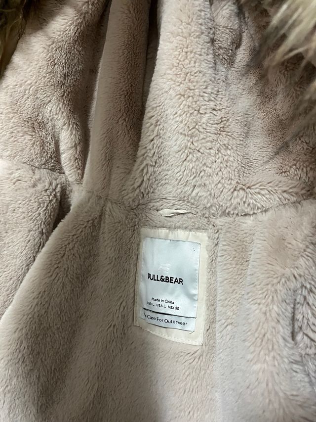 Chaqueta Pull and Bear beige con capucha