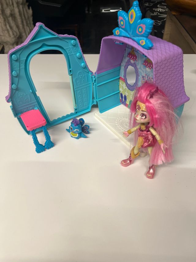 Boneca com casa e acessório