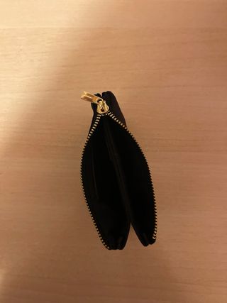 Monedero Sfera Negro con Cremallera Dorada