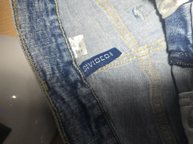 Pantalón vaquero desgastado