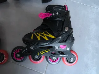 Patines en línea infantiles negros y rosas
