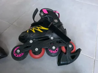 Patines en línea infantiles negros y rosas
