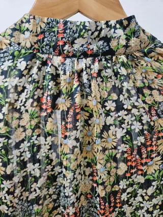 Blusa H&M floral manga larga