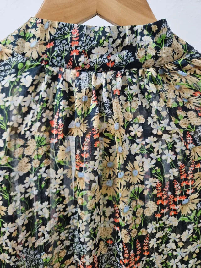 Blusa H&M floral manga larga