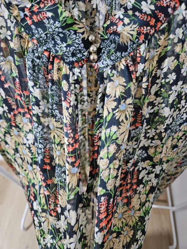 Blusa H&M floral manga larga