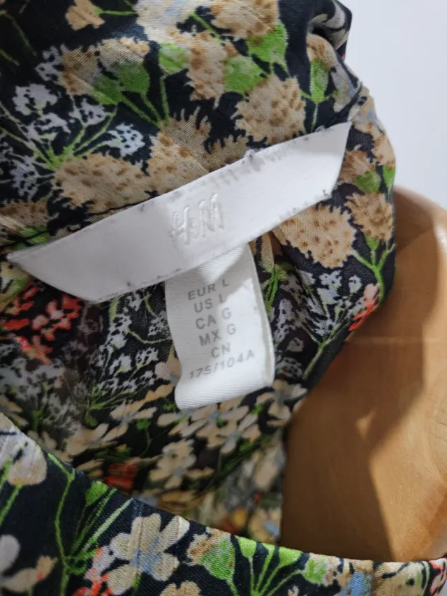 Blusa H&M floral manga larga