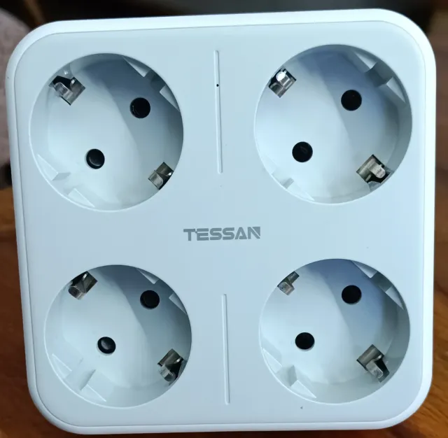 TESSAN Enchufe 7 en 1: 4 Tomas + 3 USB
