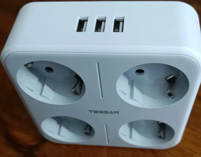 TESSAN Enchufe 7 en 1: 4 Tomas + 3 USB