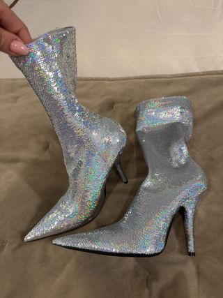 Botas Balenciaga plateadas con lentejuelas