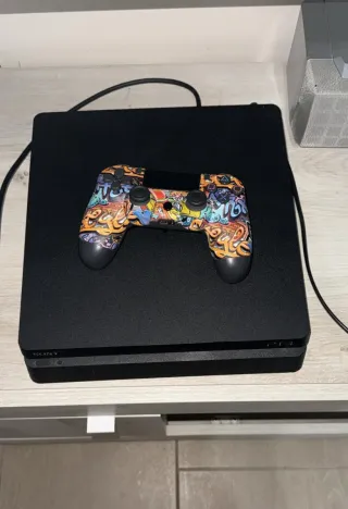 PS4 + 4 Giochi + Controller