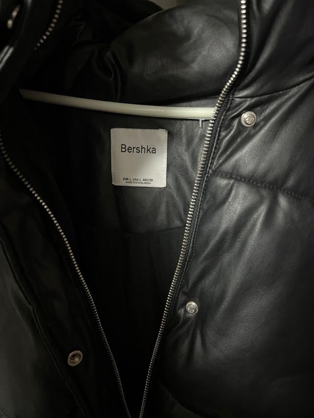 Chaqueta acolchada efecto piel negra