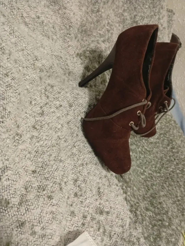 Botines de gamuza con cordones