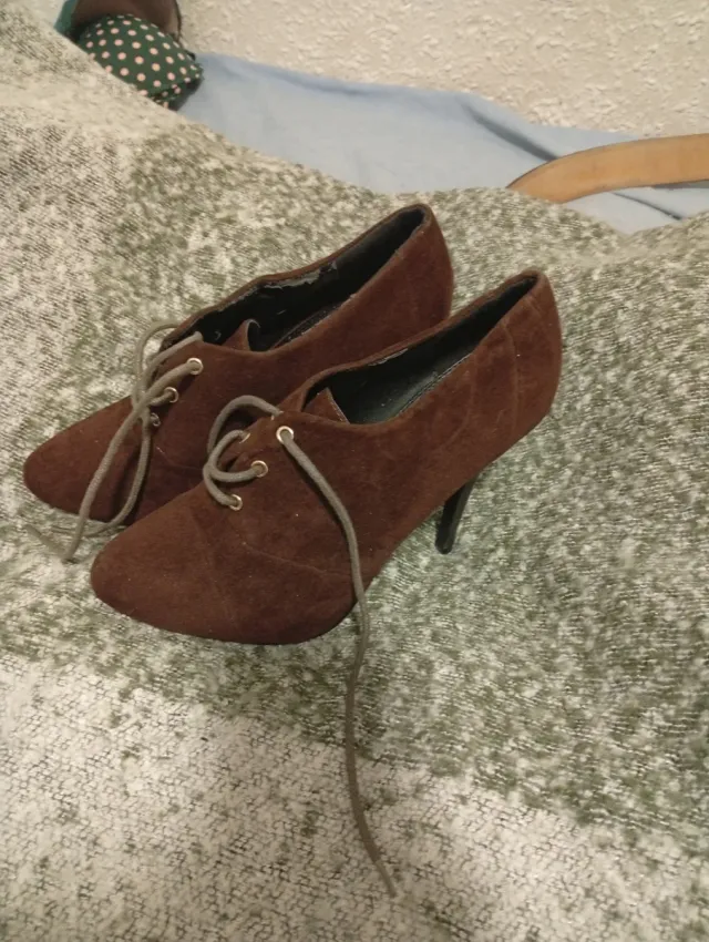 Botines de gamuza con cordones