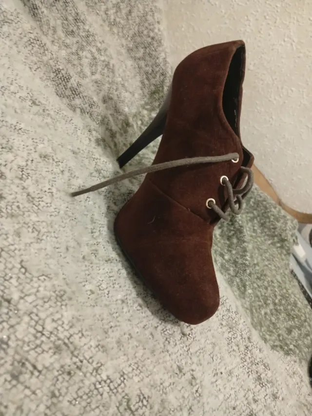 Botines de gamuza con cordones