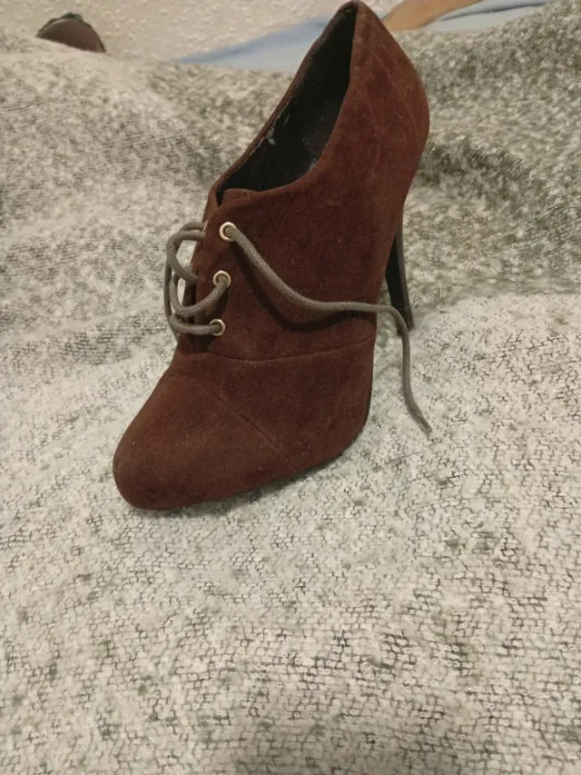 Botines de gamuza con cordones