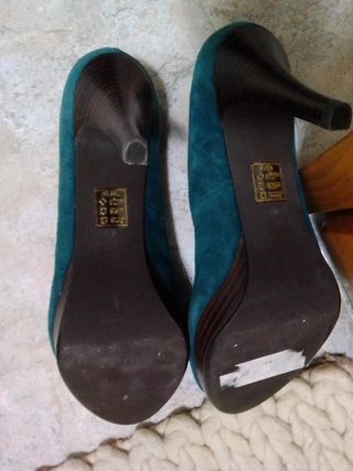 Zapatos de ante verde turquesa de tacón