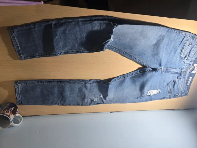 Vaqueros Pull & Bear desgastados