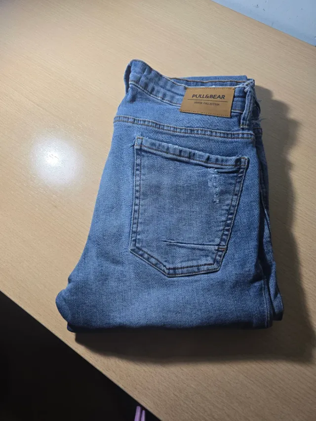 Vaqueros Pull & Bear desgastados