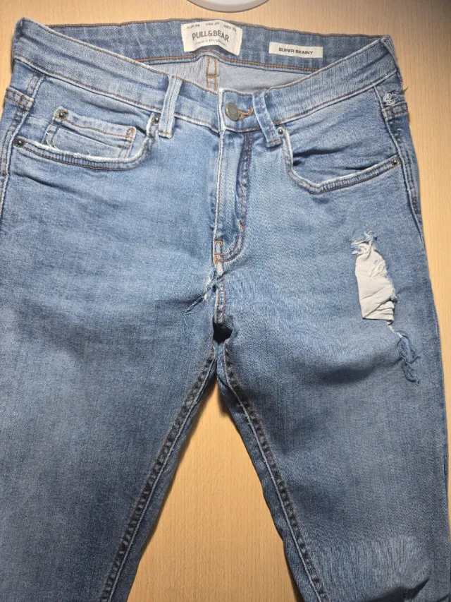 Vaqueros Pull & Bear desgastados